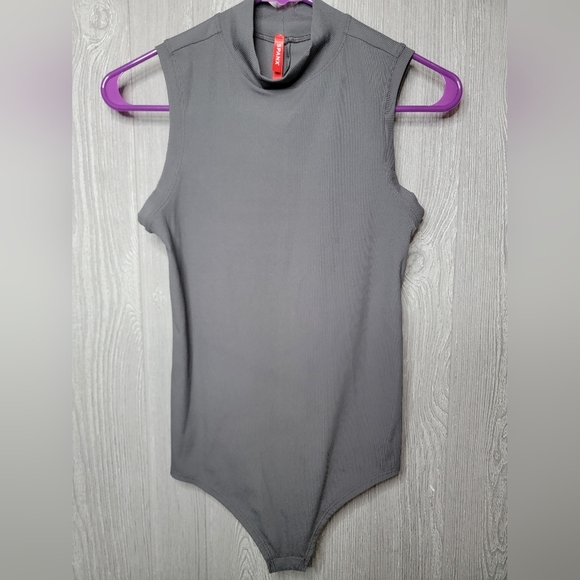 SPANX Small Gray Ribbed Mocked  Neck Bodysuit. - Picture 1 of 5